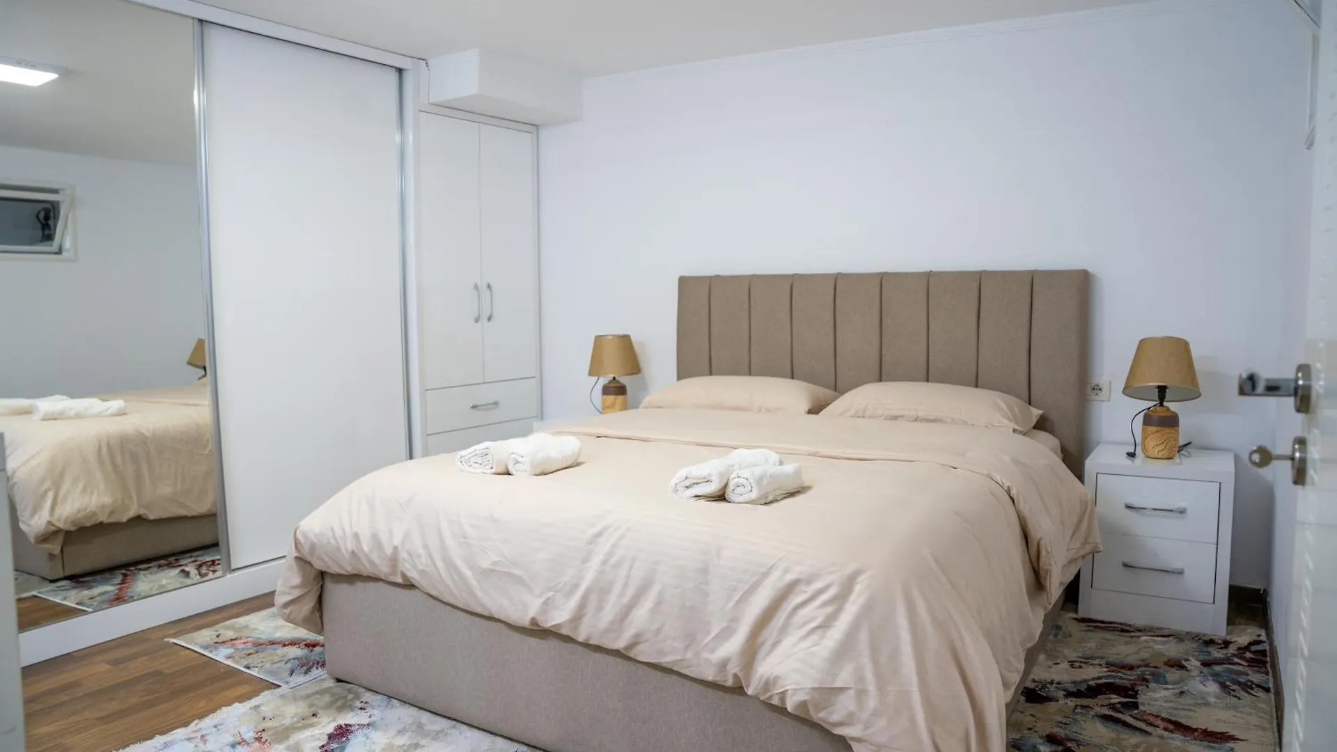 アパート Central Loft Near Olympic Park ティラナ