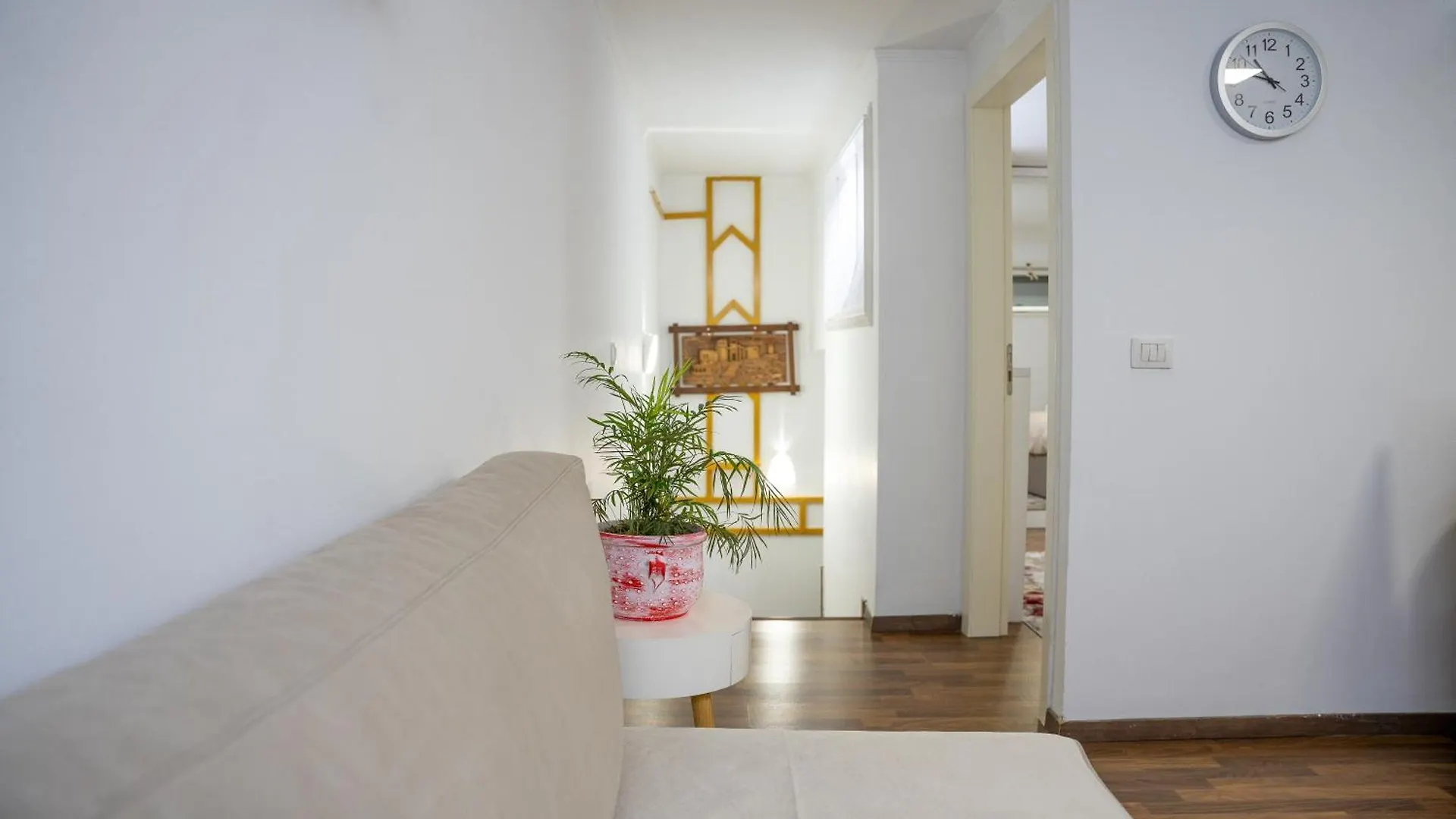 Central Loft Near Olympic Park ティラナ