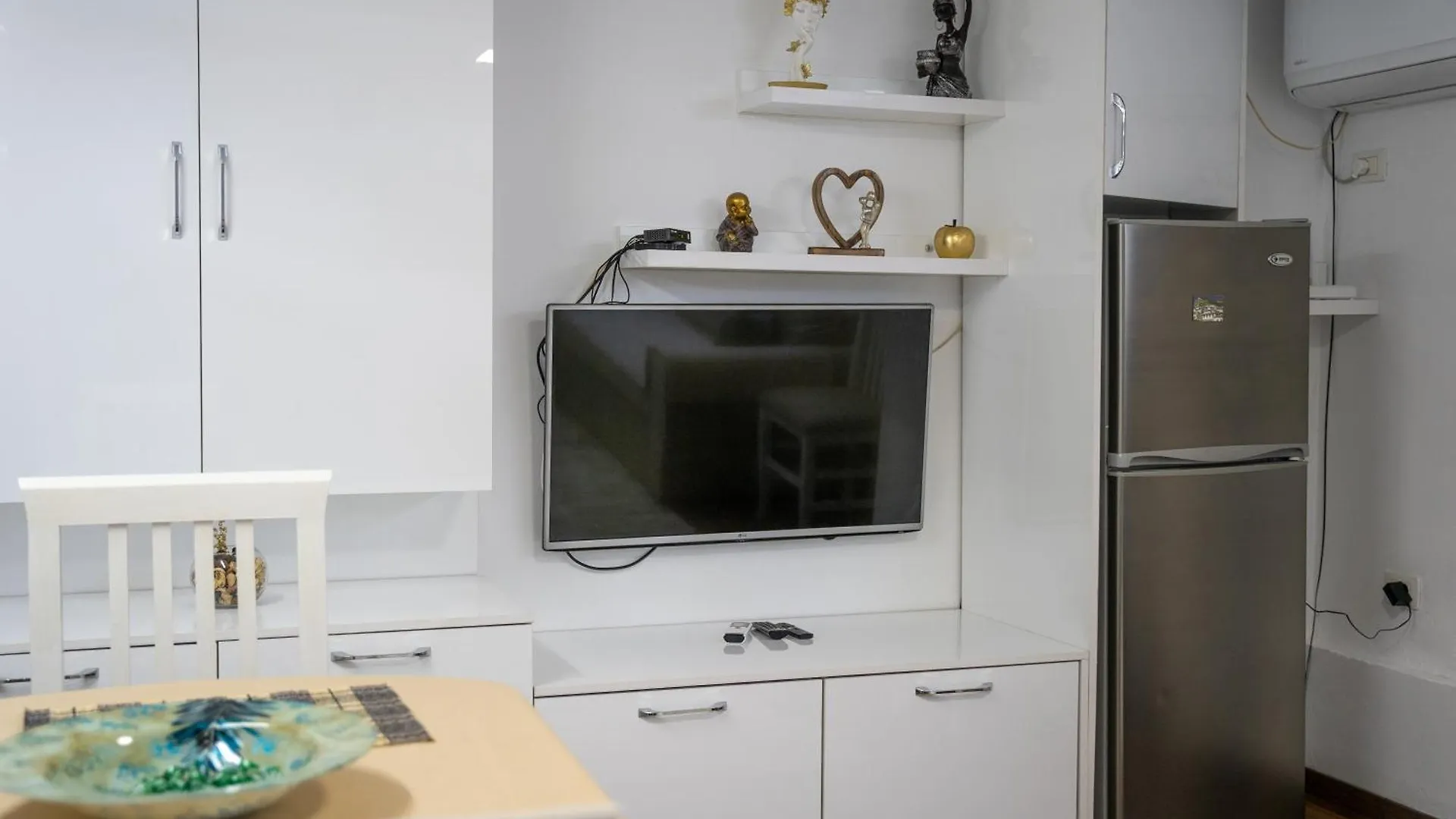 アパート Central Loft Near Olympic Park ティラナ